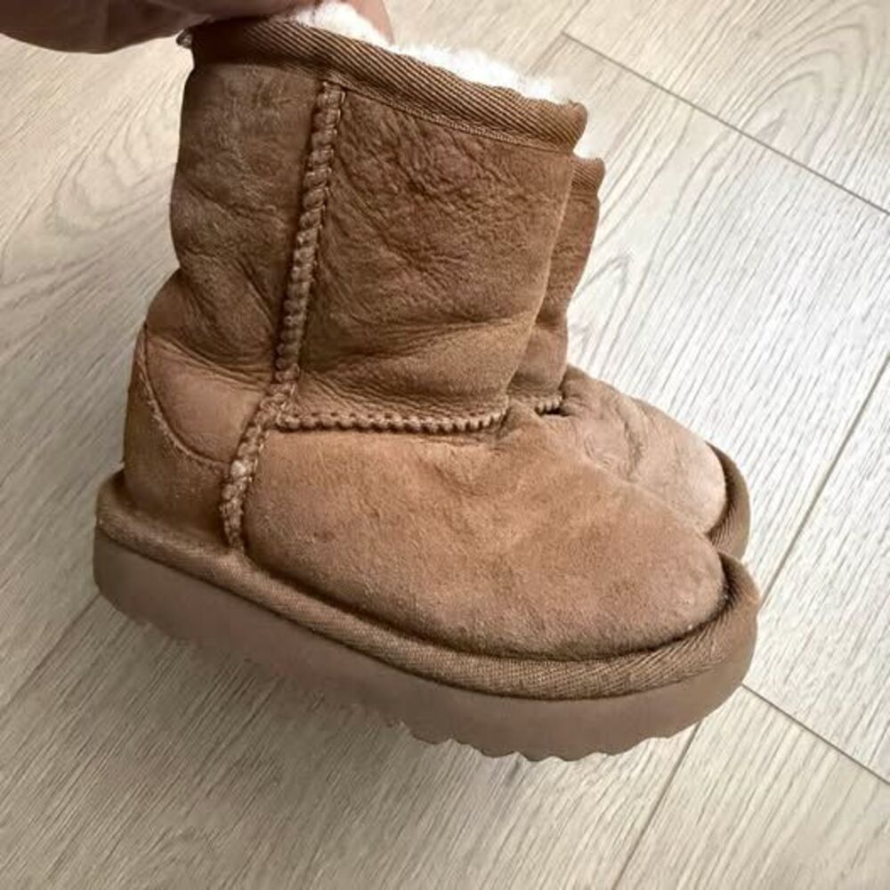 UGG Classic Mini Boots size 6 toddler kids
